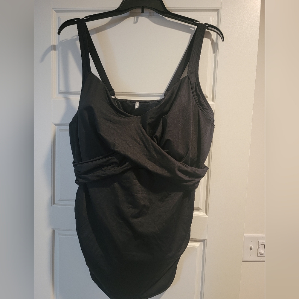 Plus Size Lands End swim tankini top, size 25w DDD cup size
